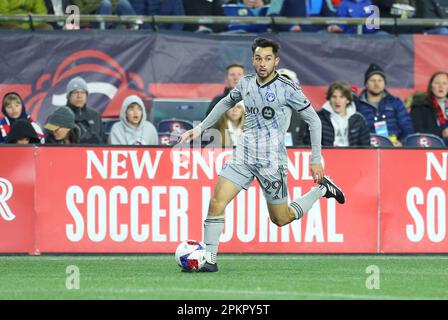 8 aprile 2023; Foxborough, ma, USA; IL CENTROCAMPISTA CF MontrŽal Mathieu Choinire (29) controlla la palla durante una partita MLS tra CF Montreal e New England Revolution. Anthony Nesmith/CSM Foto Stock