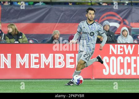 8 aprile 2023; Foxborough, ma, USA; IL CENTROCAMPISTA CF MontrŽal Mathieu Choinire (29) controlla la palla durante una partita MLS tra CF Montreal e New England Revolution. Anthony Nesmith/CSM Foto Stock