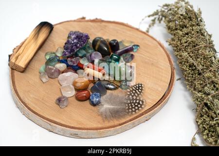 Vari cristalli per la guarigione, pratiche magiche, minerali per la pratica spirituale esoterica, Rituale Cristallo guarigione, Witchcraft, relax Chakra. Feng Shui Foto Stock