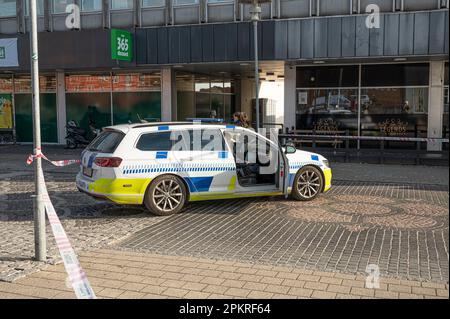 La polizia sta indagando sull'assassinio di un uomo di 42 anni a Frederikssund. Una grande area nel centro di Frederikssund è a Frederikssund, Danimarca, 9 aprile 17:30 Foto Stock