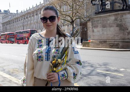 Londra, Regno Unito. 9th Apr, 2023. Gli ucraini a Londra celebrano la domenica di Pasqua con speranza di vittoria sull'invasione russa. Credit: Sinai Noor/Alamy Live News Foto Stock