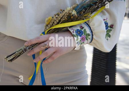 Londra, Regno Unito. 9th Apr, 2023. Gli ucraini a Londra celebrano la domenica di Pasqua con speranza di vittoria sull'invasione russa. Credit: Sinai Noor/Alamy Live News Foto Stock