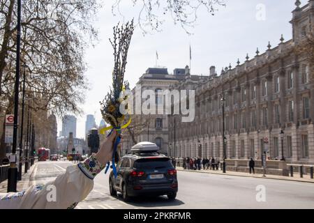 Londra, Regno Unito. 9th Apr, 2023. Gli ucraini a Londra celebrano la domenica di Pasqua con speranza di vittoria sull'invasione russa. Credit: Sinai Noor/Alamy Live News Foto Stock