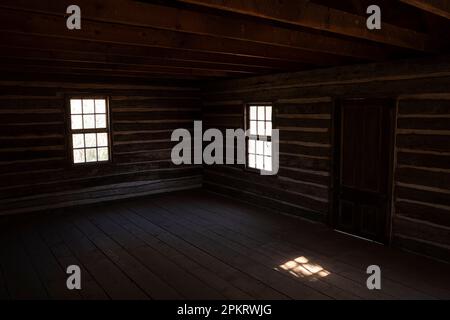 Interno di una vecchia casa nella città fantasma di Grafton, Utah Foto Stock