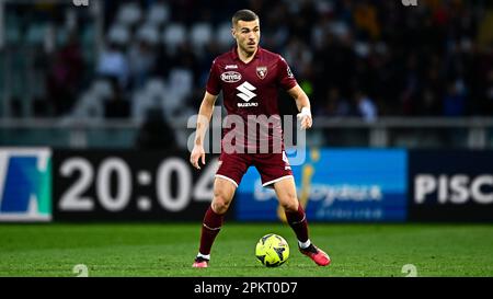 Torino, Italia. 8 aprile 2023. Alessandro Buongiorno del Torino FC in azione durante la Serie Una partita di calcio tra Torino FC e AS Roma. Credit: Nicolò campo/Alamy Live News Foto Stock