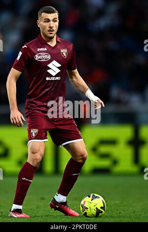 Torino, Italia. 8 aprile 2023. Alessandro Buongiorno del Torino FC in azione durante la Serie Una partita di calcio tra Torino FC e AS Roma. Credit: Nicolò campo/Alamy Live News Foto Stock