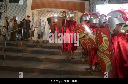 Serrinha, bahia, brasile - 6 aprile 2023: La processione di Fogareu segna la settimana Santa nella città di Serinha. Foto Stock