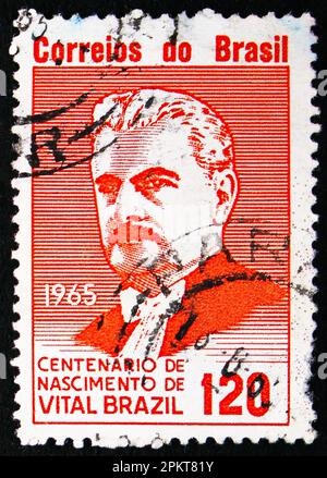 MOSCA, RUSSIA - 26 MARZO 2023: Francobollo stampato in Brasile mostra Centenario della nascita del Brasile vitale, circa 1965 Foto Stock