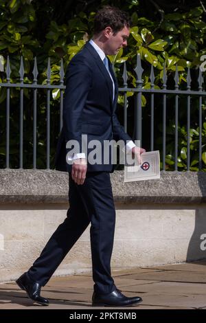 Windsor, Regno Unito. 9th aprile 2023. Jack Brooksbank parte dopo aver assistito al servizio della chiesa della domenica di Pasqua presso la Cappella di San Giorgio nel Castello di Windsor. La Domenica di Pasqua è il punto focale delle celebrazioni pasquali della Famiglia reale e questa sarà la prima senza la Regina Elisabetta II Credit: Notizie dal vivo di Mark Kerrison/Alamy Foto Stock