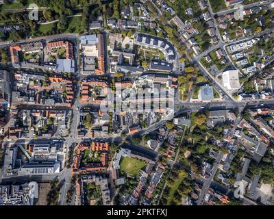 Vista aerea, zona residenziale Nordenwall e Oststraße con chiesa parrocchiale cattolica di San Agnes e alto bunker Widumstraße nel quartiere Mitte in Hamm Foto Stock