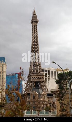 Torre Eiffel dell'hotel di Parigi su Las Vegas Boulevard, The Strip, a Las Vegas, Nevada USA. Foto Stock