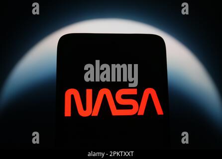 Ucraina. 9th Apr, 2023. In questa immagine, il logo NASA (National Aeronautics and Space Administration) viene visualizzato sullo schermo di uno smartphone. (Credit Image: © Pavlo Gonchar/SOPA Images via ZUMA Press Wire) SOLO PER USO EDITORIALE! Non per USO commerciale! Foto Stock