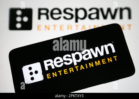 Ucraina. 9th Apr, 2023. In questa immagine, il logo Respawn Entertainment viene visualizzato sullo smartphone e sullo schermo del pc. (Credit Image: © Pavlo Gonchar/SOPA Images via ZUMA Press Wire) SOLO PER USO EDITORIALE! Non per USO commerciale! Foto Stock