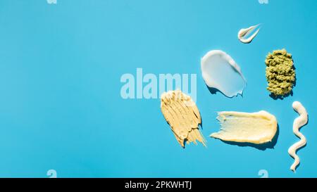 Campioni e texture di vari cosmetici per la cura della pelle e dei capelli. Campioni. Cura della pelle. Foto Stock