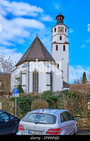 Chiesa protestante di Pietro e Paolo nel centro storico di Blaubeuren vicino a Ulm, Baden-Württemberg, Germania, Europa. Foto Stock