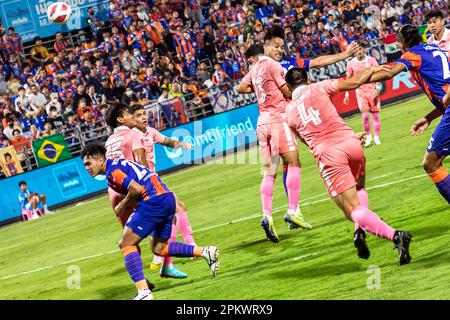 Partite di calcio durante la partita di campionato tailandese allo stadio PAT, Klong Toey, Bangkok, Thailandia tra Port FC e Sukhothai Foto Stock