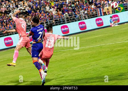 Partite di calcio durante la partita di campionato tailandese allo stadio PAT, Klong Toey, Bangkok, Thailandia tra Port FC e Sukhothai Foto Stock