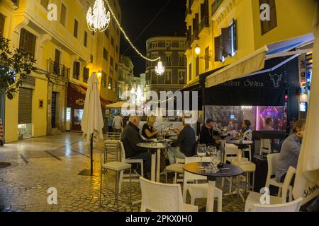 Vita notturna nel centro storico di Malaga, Andalusia, Costa del Sol, Spagna, Europa Foto Stock