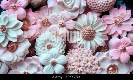 Primo piano dessert tailandese vari fiori a forma di tonalità rosa pastello, sapore di latte di cocco, Sam Pan Nee tradizionale spuntino tailandese artigianale, Royal Famous Foto Stock