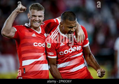 Buenos Aires, Argentina. 09th Apr, 2023. Salomon Rondon e Lucas Beltran del River Plate reagiscono durante una partita tra Huracan e River Plate come parte della Liga Profesional de Futbol 2023 allo stadio Tomas Duco. (Punteggio finale: Huracan 0 - 3 River Plate) Credit: SOPA Images Limited/Alamy Live News Foto Stock