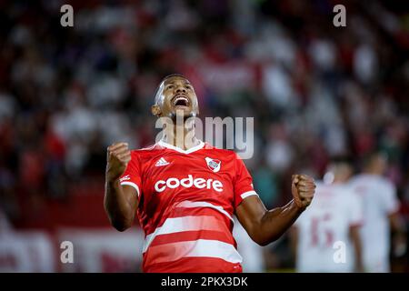 Buenos Aires, Argentina. 09th Apr, 2023. Salomon Rondon di River Plate reagisce durante una partita tra Huracan e River Plate come parte della Liga Profesional de Futbol 2023 allo stadio Tomas Duco. (Punteggio finale: Huracan 0 - 3 River Plate) (Foto di Roberto Tuero/SOPA Images/Sipa USA) Credit: Sipa USA/Alamy Live News Foto Stock