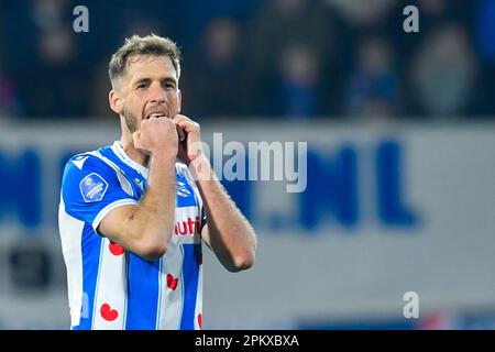 08-04-2023: Sport: Heerenveen contro Volendam HEERENVEEN, PAESI BASSI - APRILE 8: Pawel Bochniewicz (SC Heerenveen) durante la partita di Eredivie tra SC Foto Stock