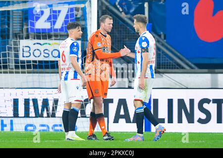 08-04-2023: Sport: Heerenveen / Volendam HEERENVEEN, PAESI BASSI - APRILE 8: Henk Veerman (FC Volendam) e Pawel Bochniewicz (SC Heerenveen) durante Foto Stock