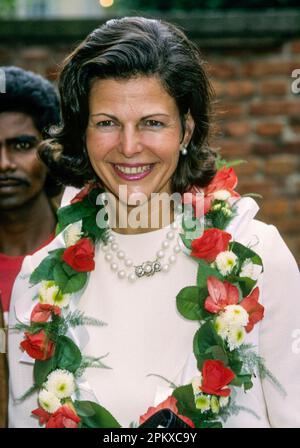 REGINA SILVIA DI SVEZIA con una corona attorno al collo Foto Stock