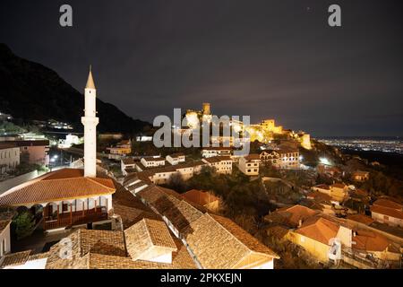 Veduta aerea del castello di Kruja e del bazar, Albania Foto Stock