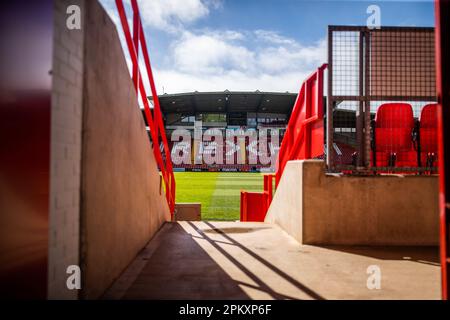 Una vista generale del campo da corsa prima della partita della Vanarama National League Wrexham vs Notts County al campo da corsa, Wrexham, Regno Unito, 10th aprile 2023 (Foto di Ritchie Sumpter/News Images) Foto Stock