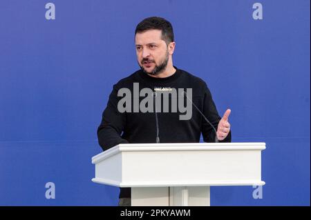 REGIONE DI KYIV, UCRAINA - 7 APRILE 2023 - il Presidente dell'Ucraina Volodymyr Zelenskyy tiene un discorso durante Iftar, una cena che si tiene durante il mese santo Foto Stock