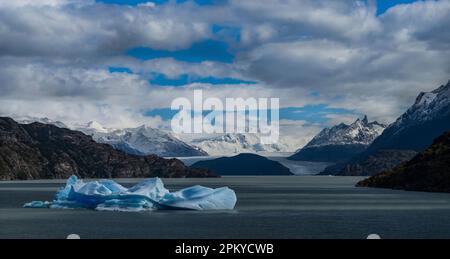 Il paesaggio selvaggio del Lago Gray, Torres del Paine, Patagonia, Cile. Foto Stock