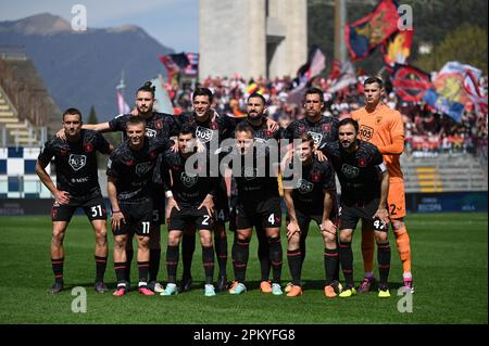 Como, Italia. 10th Apr, 2023. Formazione della CFC di Genova durante la partita di calcio della Serie B tra Como 1907 e la CFC di Genova su 10 di Avril 2023 allo stadio Giuseppe Senigallia di Como. Photo Tiziano Ballabio Credit: Tiziano Ballabio/Alamy Live News Foto Stock