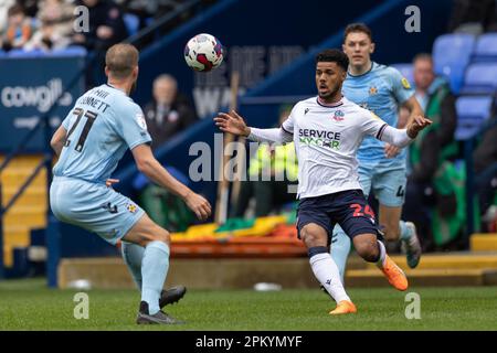 Elias Kachunga #24 di Bolton Wanderers va per la palla durante la partita della Sky Bet League 1 Bolton Wanderers vs Cambridge United all'Università di Bolton Stadium, Bolton, Regno Unito, 10th aprile 2023 (Foto di Craig Anthony/News Images) in, il 4/10/2023. (Foto di Craig Anthony/News Images/Sipa USA) Credit: Sipa USA/Alamy Live News Foto Stock