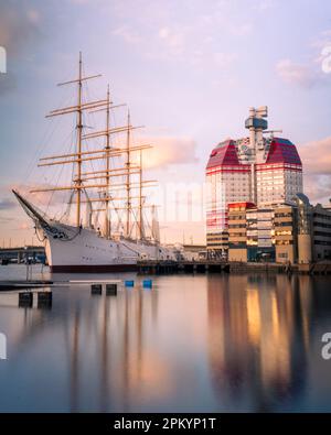 Lilla bommen , Goteborg sweden che illumina la luce del sole d'oro durante una serata primaverile Foto Stock