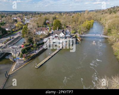 Vista aerea di Boulters Lock & The Boathouse al ristorante Boulters Lock sul Tamigi, Maidenhead, Berkshire, Regno Unito. Foto Stock