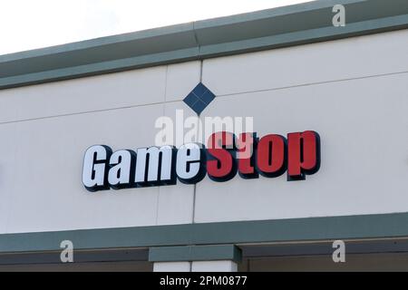 Il cartello del negozio GameStop è mostrato a Orlando, Florida, Stati Uniti. Foto Stock