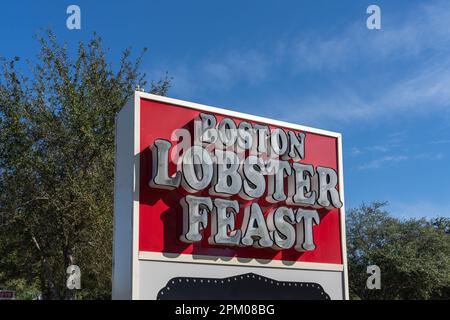 Orlando, FL, Stati Uniti - 6 gennaio 2022: Primo piano del cartello Boston Lobster Feast è mostrato a Orlando, FL, Stati Uniti. Foto Stock