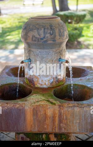 USA New York NY Saratoga Springs Congress Park Congress Spring Fountain acqua potabile storica Fountain Foto Stock