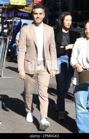 New York, NY, Stati Uniti. 10th Apr, 2023. Ramon Rodriguez visto al buon mattino America promuovendo la nuova stagione di Will Trent il 10 aprile 2023 a New York City. Credit: RW/Media Punch/Alamy Live News Foto Stock