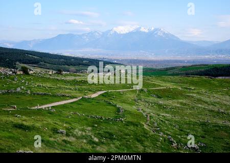 L'antica città di Hierapolis, situata vicino allo splendido paesaggio del Castello di cotone di Pamukkale, nell'Egeo della Turchia Foto Stock