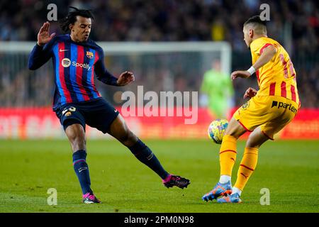 Barcellona, Spagna. 10th Apr, 2023. Jules Kounde del FC Barcelona durante la partita la Liga tra il FC Barcelona e il Girona FC si è giocato allo Stadio Spotify Camp Nou il 10 aprile 2023 a Barcellona, Spagna. (Foto di Sergio Ruiz / PRESSIN) Credit: PRESSINPHOTO SPORTS AGENCY/Alamy Live News Foto Stock