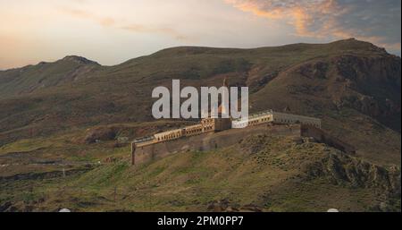 Vista mattutina del Palazzo Ishak Pasha. Turchia destinazioni storiche di viaggio. Dogubeyazit distretto, Agri città, Turchia Foto Stock