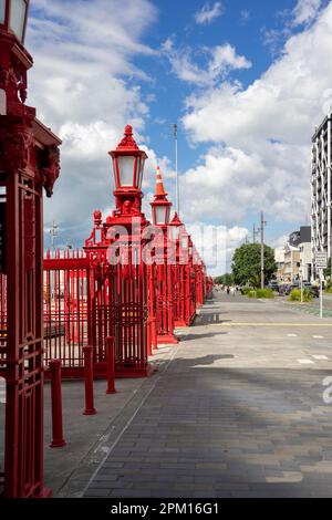 L'iconico molo Red Fence of Captain Cook nel centro di Auckland, Nuova Zelanda. Foto Stock