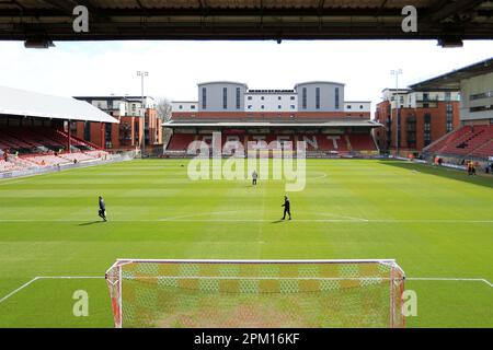 Londra, Regno Unito. 10th Apr, 2023. Una visione generale dello stand Tommy Johnston prima del calcio di inizio durante la partita della EFL Sky Bet League 2 tra Leyton Orient e Harrogate al Breyer Group Stadium, Londra, Inghilterra il 10 aprile 2023. Foto di Carlton Myrie. Solo per uso editoriale, licenza richiesta per uso commerciale. Non è utilizzabile nelle scommesse, nei giochi o nelle pubblicazioni di un singolo club/campionato/giocatore. Credit: UK Sports Pics Ltd/Alamy Live News Foto Stock