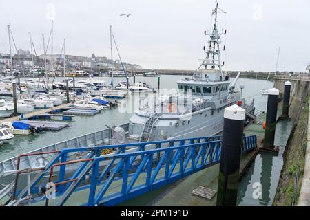 HMC Seeker la nave principale della flotta delle dogane e delle accise di 42 metri di pattuglia doganale visto a Ramsgate Port England UK Foto Stock
