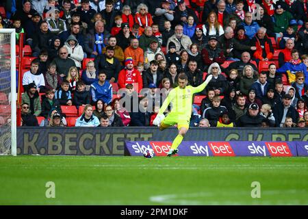 Oakwell Stadium, Barnsley, Inghilterra - 10th aprile 2023 Marko Maroši portiere di Shrewsbury Town - durante il gioco Barnsley contro Shrewsbury Town, Sky Bet League One, 2022/23, Oakwell Stadium, Barnsley, Inghilterra - 10th aprile 2023 Credit: Arthur Haigh/WhiteRosePhotos/Alamy Live News Foto Stock