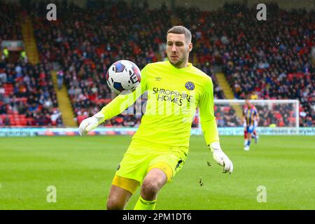 Oakwell Stadium, Barnsley, Inghilterra - 10th aprile 2023 Marko Maroši portiere di Shrewsbury Town - durante il gioco Barnsley contro Shrewsbury Town, Sky Bet League One, 2022/23, Oakwell Stadium, Barnsley, Inghilterra - 10th aprile 2023 Credit: Arthur Haigh/WhiteRosePhotos/Alamy Live News Foto Stock