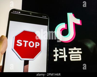 SUQIAN, CINA - 11 APRILE 2023 - Illustrazione: TikTok, Città di Suqian, Provincia di Jiangsu, Cina, 11 aprile 2023. La Florida ha vietato TikTok, wechat e QQ Foto Stock