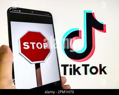 SUQIAN, CINA - 11 APRILE 2023 - Illustrazione: TikTok, Città di Suqian, Provincia di Jiangsu, Cina, 11 aprile 2023. La Florida ha vietato TikTok, wechat e QQ Foto Stock